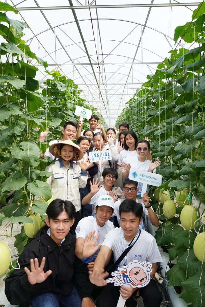 Các đội tham quan thực tế tại các hợp tác xã, doanh nghiệp đối tác của chương trình. Ảnh: MSD - United Way Việt Nam
