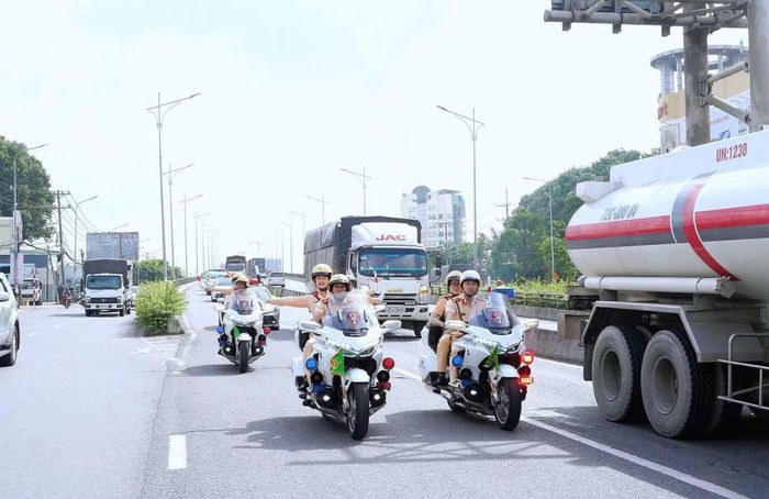 Lực lượng CSGT tại lễ ra quân.