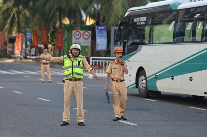 Mỗi ngã tư thông suốt, mỗi đoàn vận động viên đến đúng giờ thi đấu, mỗi hành trình bình yên của người dân đều mang dấu ấn thầm lặng của các chiến sĩ CSGT Công an TP Đà Nẵng trong những ngày diễn ra Hội thao CAND.
