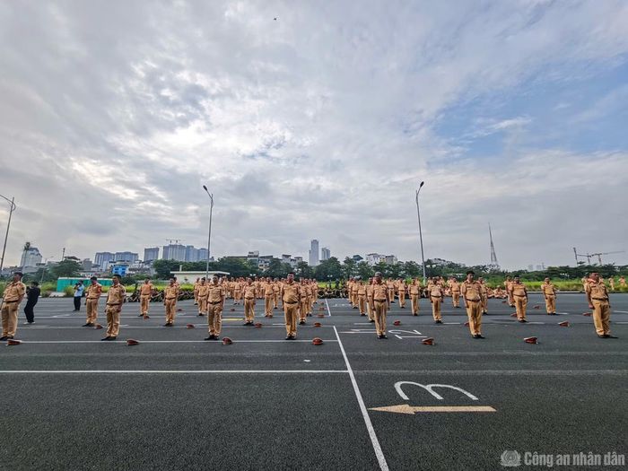 Hàng nghìn cán bộ, chiến sĩ tham gia kiểm tra với tinh thần nghiêm túc, trách nhiệm.