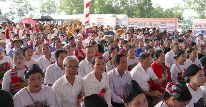 Đông đảo bà con tham gia Ngày hội Toàn dân bảo vệ An ninh Tổ quốc.