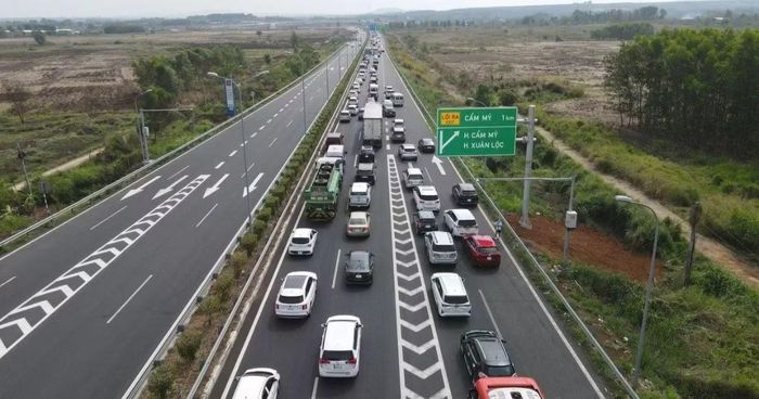 Hạ tầng được đầu tư đồng bộ chính là điều kiện để giao thông an toàn hơn nếu người điều khiển phương tiện tuân thủ đúng quy định.