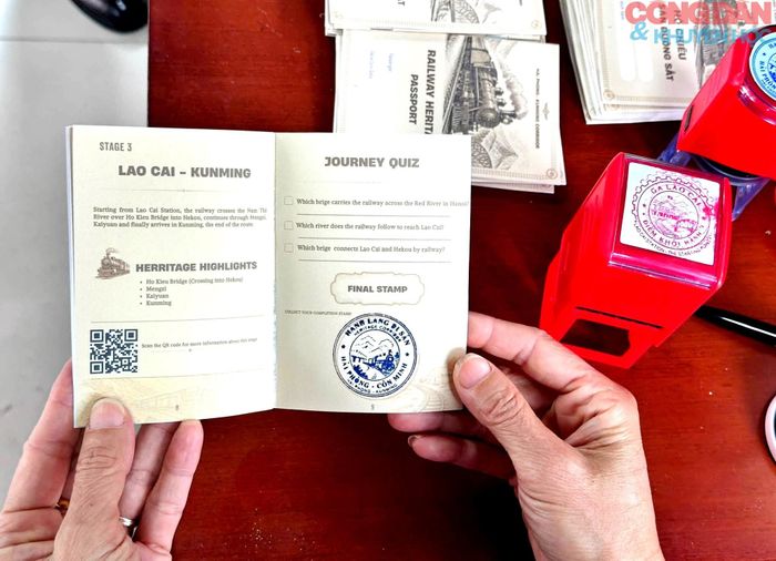Hộ chiếu di sản trong trưng bày hiện vật về 120 năm đường sắt Hải Phòng - Lào Cai - Côn Minh. Ảnh: Bảo tàng Lào Cai