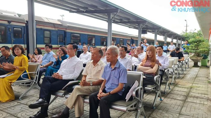 Trưng bày chuyên đề "Từ cảng biển đến biên giới - Trăm năm trên những đường ray" được tổ chức ngay tại sảnh Ga Lào Cai. Ảnh: Bảo tàng Lào Cai