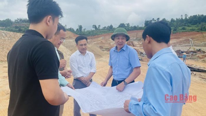 Đoàn công tác kiểm tra Dự án Khu tái định cư 2 khu đô thị mới thành phố Cao Bằng.