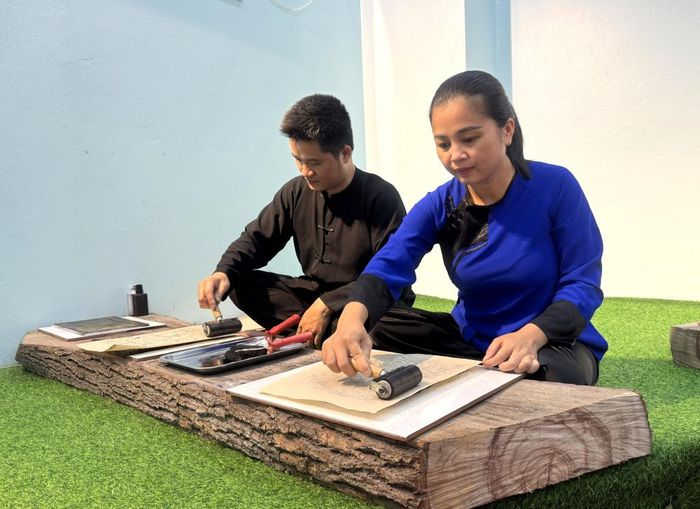 Không gian trải nghiệm in báo Việt Nam Độc lập tại Khu di tích quốc gia đặc biệt Pác Bó.