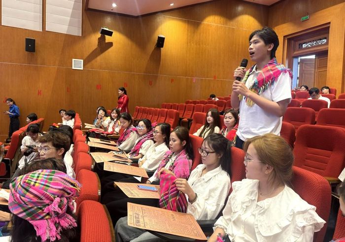 Các đại biểu trẻ phát biểu tại Hội thảo "Báo Việt Nam độc lập - Giá trị lịch sử và khát vọng phát triển trong kỷ nguyên mới".