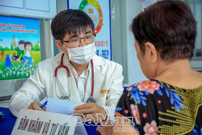 Bệnh nhân được kiểm tra sức khỏe ở nhiều khâu một cách kỹ lưỡng.