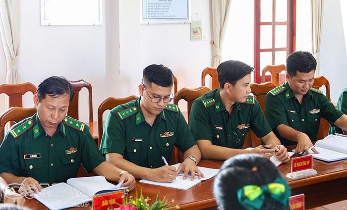Ban Chỉ huy Bộ đội Biên phòng tỉnh thường xuyên quán triệt, triển khai các nội dung về bảo vệ nền tảng tư tưởng của Đảng đến cán bộ, chiến sĩ. 