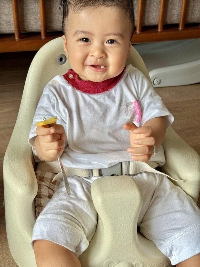 3 năm sau đám cưới, vợ chồng Ngọc Hân mới sinh con trai đầu lòng.
