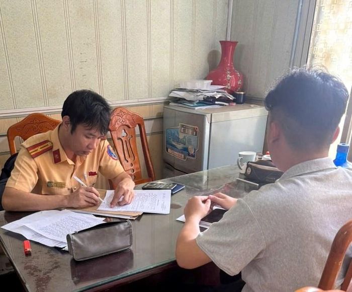 Tài xế N.Đ.T tại cơ quan công an.