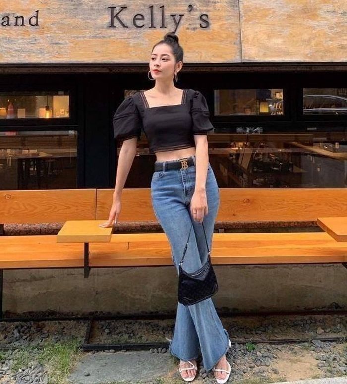 Chi Pu áp dụng công thức croptop và quần cạp cao để tạo hiệu ứng eo cao, chân dài hơn.