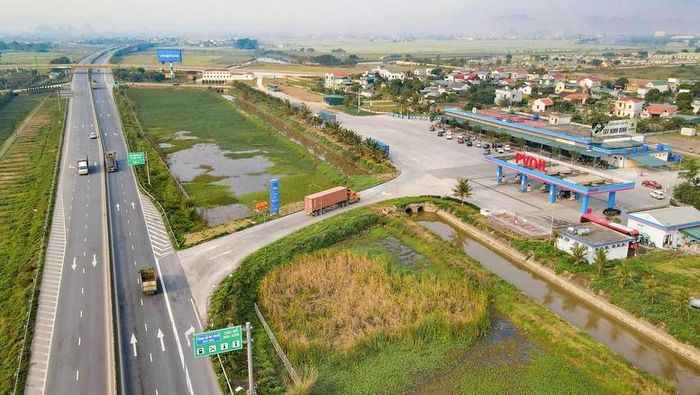 Phó Thủ tướng Thường trực Chính phủ Phạm Gia Túc yêu cầu các Bộ ngành, địa phương liên quan đẩy nhanh tiến độ, hoàn thành các trạm dừng nghỉ theo đúng tiến độ dự án đã được phê duyệt. (Ảnh: VGP).