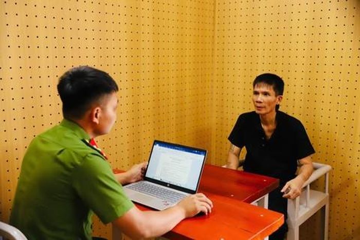 Lấy lời khai Nguyễn Văn Dũng