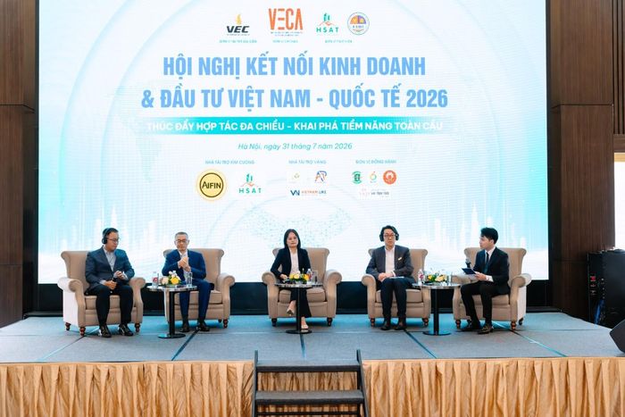 Các đại biểu trao đổi tại phiên tọa đàm trong khuôn khổ Hội nghị Kết nối Kinh doanh và Đầu tư Việt Nam – Quốc tế 2026.