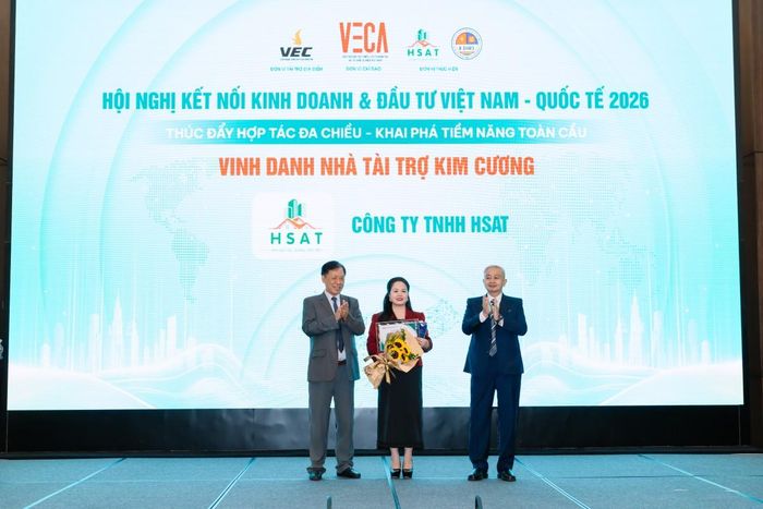 Ban Tổ chức vinh danh Nhà tài trợ đã đồng hành cùng Hội nghị.
