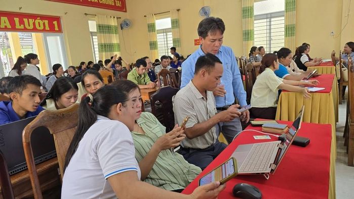 ...hướng dẫn trực tiếp, kết hợp thực hành trên các nền tảng số...