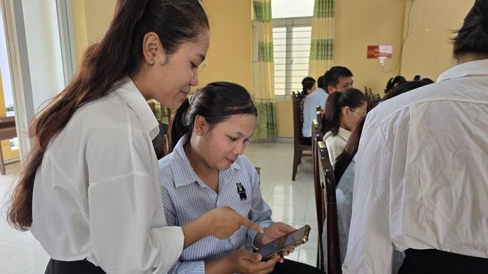 ...hướng dẫn trực tiếp, kết hợp thực hành trên các nền tảng số...