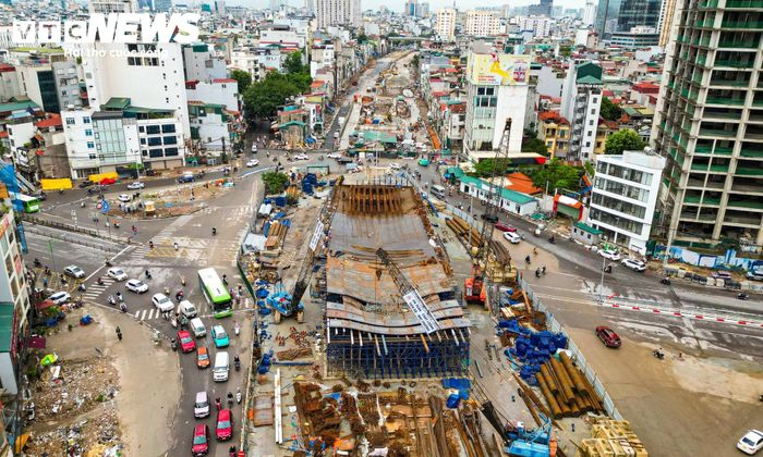 Dự án có tổng mức đầu tư gần 7.800 tỷ đồng, trong đó chi phí giải phóng mặt bằng chiếm khoảng 6.000 tỷ đồng. Chính vì vậy, tuyến đường này từ lâu được nhiều người gọi là “đường đắt nhất hành tinh”.