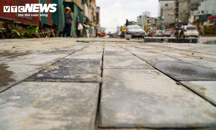 Theo kế hoạch, toàn bộ mặt đường đoạn từ Nguyễn Chí Thanh đến Láng Hạ sẽ được thảm nhựa trước ngày 20/8. Sau đó, các đơn vị tiếp tục hoàn thiện cây xanh, hệ thống chiếu sáng, vỉa hè và các hạng mục còn lại để kịp thông xe theo mục tiêu đặt ra.