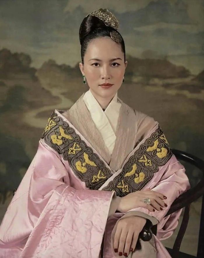 Chia sẻ về vai diễn, Đỗ Thị Hải Yến cho biết đây không phải nhân vật xuất hiện quá nhiều nhưng cô luôn dành sự trân trọng đặc biệt. Nữ diễn viên tiết lộ từ khi nhận lời tham gia dự án, cô luôn cố gắng tiếp cận Hoàng hậu họ Dương bằng sự chân thành.