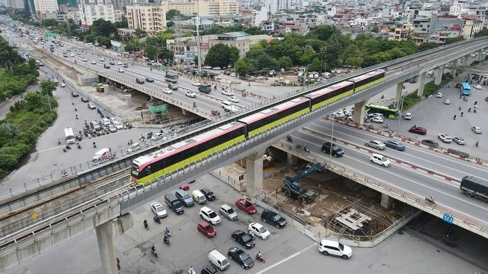 Đường sắt đô thị là giải pháp hiệu quả để thay đổi diện mạo Thủ đô. Ảnh: MRB.