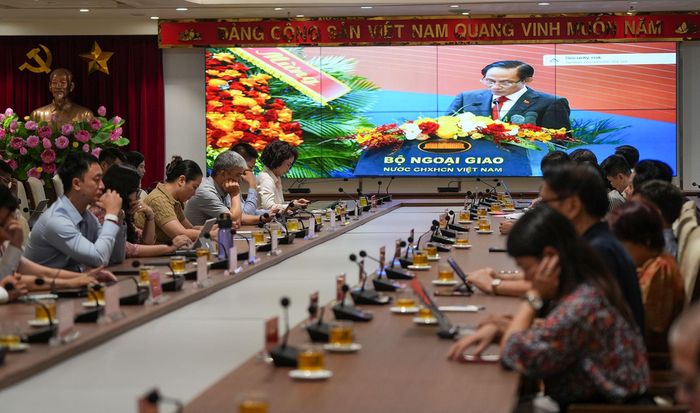 Các đại biểu lắng nghe Ủy viên Bộ Chính trị, Bộ trưởng Bộ Ngoại giao Lê Hoài Trung phát biểu khai mạc Hội nghị Ngoại giao lần thứ 33. Ảnh: Hoàng Linh