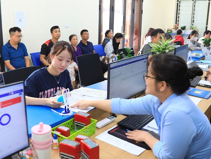 Mỗi cán bộ, công chức không ngừng đẩy mạnh ứng dụng chuyển đổi số để phục vụ nhân dân tốt hơn. Ảnh: Quang Thái