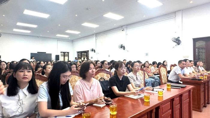 Hội nghị thu hút sự quan tâm của hàng trăm doanh nghiệp. Ảnh: Mai Hoa