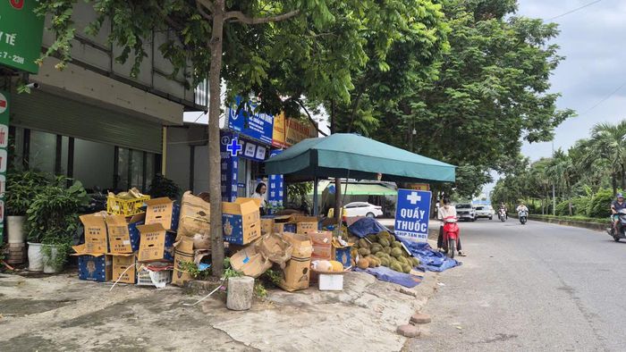 Cảnh lộn xộn, nhếch nhác tại Khu đô thị HUD Vân Canh. Ảnh: Hậu Lộc