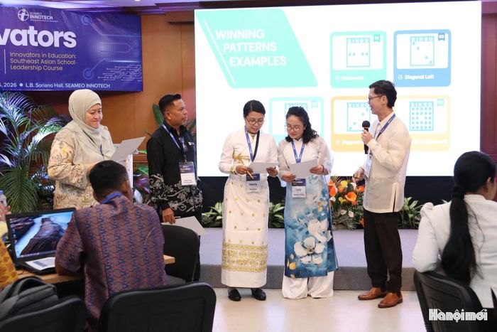 Cô Nguyễn Thị Lý, Hiệu trưởng trường THCS Nguyễn Du (thứ hai từ phải sang) tham gia khóa học dành cho các nhà lãnh đạo giáo dục trong khu vực Đông Nam Á (ảnh: Nhà trường cung cấp).
