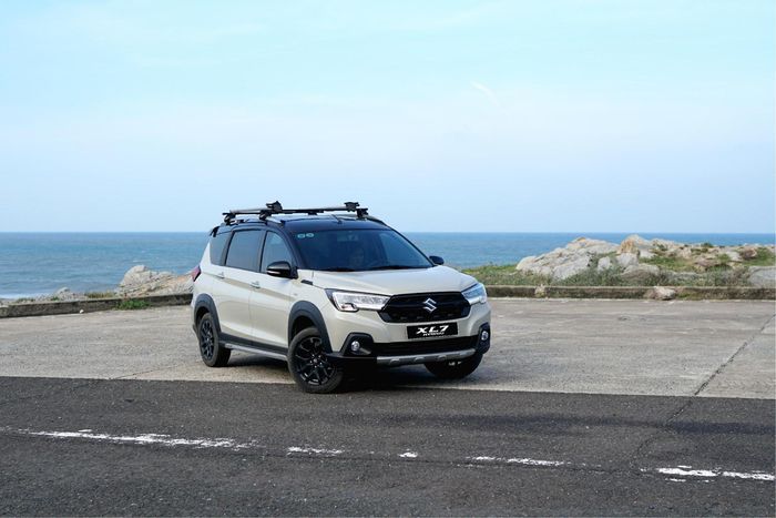 Suzuki XL7 Hybrid.