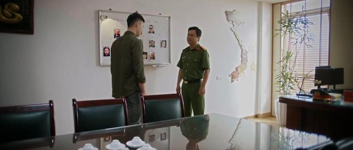 Lực lượng công an tìm phương án triển khai bóc gỡ đường dây buôn bán ma túy. Ảnh VTV