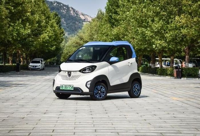 Baojun E100.