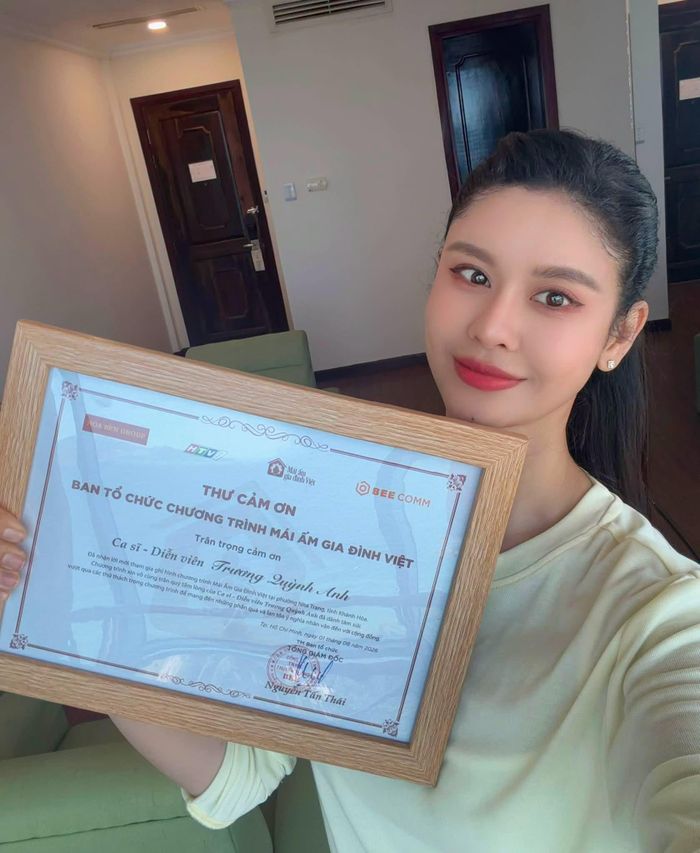 Ca sĩ Trương Quỳnh Anh hào hứng chia sẻ bức thư cảm ơn từ một chương trình thiện nguyện mà cô tham gia ủng hộ cả về vật chất lẫn tinh thần dành cho những hoàn cảnh khó khăn.