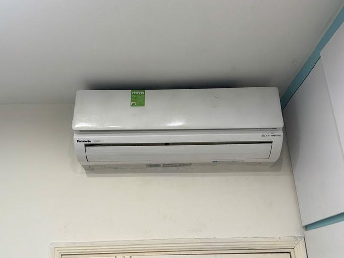 Chiếc điều hòa không khí hàng Nhật bãi được cho là lạnh sâu và tiết kiệm điện. Ảnh: Quỳnh Mai.