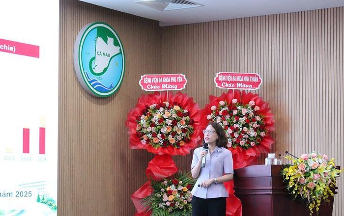 TS.BS. Nguyễn Thị Thảo Sương – Phó Giám đốc Trung tâm Bảo vệ sức khỏe cán bộ Trung ương, Phụ trách khoa Điều trị cán bộ cao cấp (Bệnh viện Thống Nhất) báo cáo công tác bảo vệ và chăm sóc sức khỏe cán bộ tại Bệnh viện. Ảnh: Mimosa.