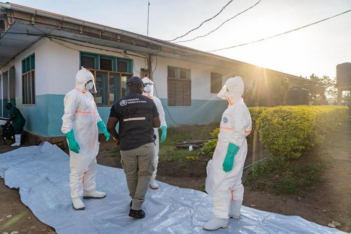 Một trong những mắt xích yếu nhất khiến dịch Ebola bùng phát vượt tầm kiểm soát là công tác truy vết tiếp xúc bị đứt gãy. Ảnh: WHO
