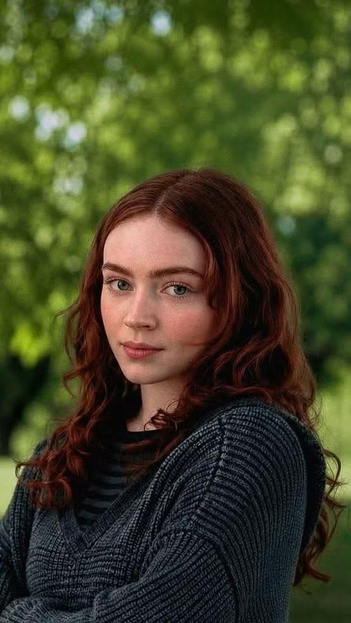 Tạo hình Sadie Sink trong phim.