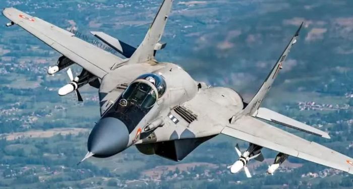 Nếu chưa xác nhận mục tiêu bằng mắt, phi công Ba Lan có nguy cơ bắn nhầm máy bay Ukraine. Ngoài ra, không phận miền đông Ba Lan vẫn mở đối với hàng không dân dụng, khiến nguy cơ xảy ra sự cố càng lớn.