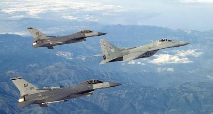 Defense24 cũng cho rằng các máy bay F-16 có thể đã mất thêm thời gian vì phải xử lý mục tiêu xuất hiện lúc 3h29 trước khi chuyển sang đánh chặn tên lửa xâm nhập lúc 3h40.
