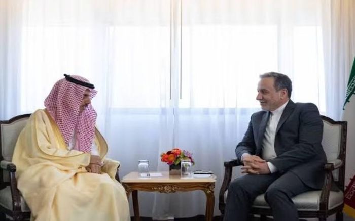 Ông Araghchi cảnh báo Iran sẽ đáp trả kiên quyết và tương xứng nếu Mỹ tiến hành bất kỳ hành động quân sự quy mô lớn nào nhằm vào nước này.