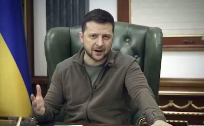 Tổng thống Ukraine Volodymyr Zelensky cho biết cuộc tập kích quy mô lớn của Nga rạng sáng 1/8 đã đánh trúng 5 tỉnh, trong đó thủ đô Kiev là mục tiêu chính. Theo ông, lực lượng phòng không chỉ bắn hạ được 1 trong tổng số 27 tên lửa đạn đạo mà Nga sử dụng.