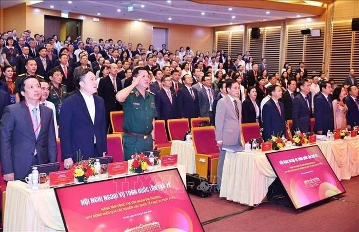Các đại biểu thực hiện nghi thức tại Hội nghị Ngoại vụ toàn quốc lần thứ 22. Ảnh: Minh Đức – TTXVN