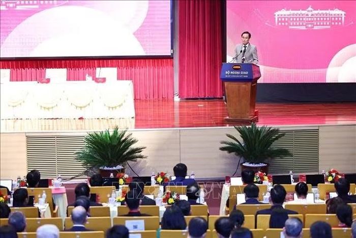Ủy viên Bộ Chính trị, Bộ trưởng Ngoại giao Lê Hoài Trung phát biểu chỉ đạo. Ảnh: Minh Đức – TTXVN