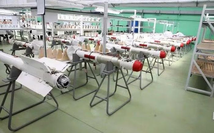 Cách tiếp cận này cũng sẽ bảo tồn các loại vũ khí tiên tiến hơn để đối phó với những mối đe dọa nghiêm trọng như máy bay chiến đấu hiện đại, tên lửa hành trình và đạn dược dẫn đường chính xác tầm xa.