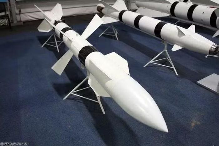 Một cách hiệu quả về mặt chi phí để máy bay Nga đánh chặn UAV Ukraine là khai thác kho vũ khí không đối không khổng lồ được thừa hưởng từ Liên Xô, vốn đang gần hết hạn sử dụng.