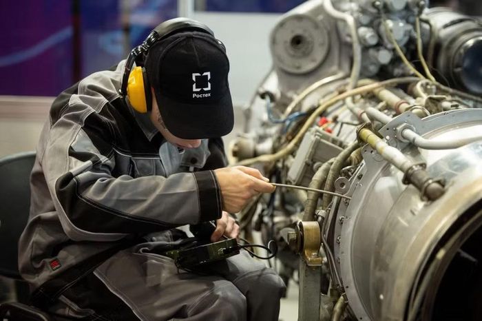 Theo ông Chemezov, mặc dù doanh thu của Rostec tăng 25% trong năm 2025, chủ yếu là nhờ đơn đặt hàng quốc phòng của nhà nước, nhưng lợi nhuận ròng lại giảm xuống còn 76,4 tỷ ruble (986 triệu USD).