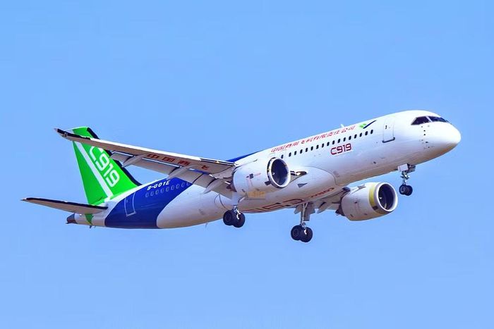 Trong thập kỷ qua, chương trình C919 đã đạt được một số cột mốc quan trọng. Việc lắp ráp cuối cùng của chiếc máy bay đầu tiên đã hoàn tất vào tháng 11/2015, và chuyến bay thử nghiệm đầu tiên diễn ra vào tháng 5/2017.