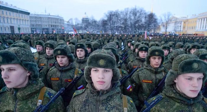 Sắc lệnh mới của Tổng thống Vladimir Putin được ban hành trong bối cảnh Tổng thống Ukraine Volodymyr Zelensky cho rằng Nga có thể đang chuẩn bị điều động thêm binh sĩ ra chiến trường.